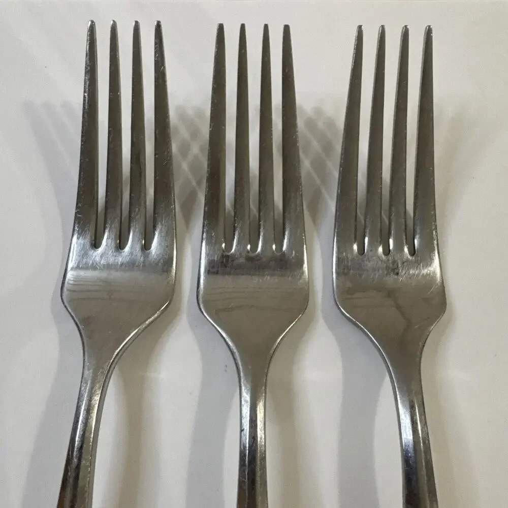 Oneida Stainless Flatware Metra Pattern Set of 3 Dinner Forks 7 7/8